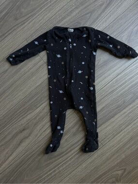 FIRSTS by Petit Lem Black Space-Print Footed One-Piece Size 6-9 months